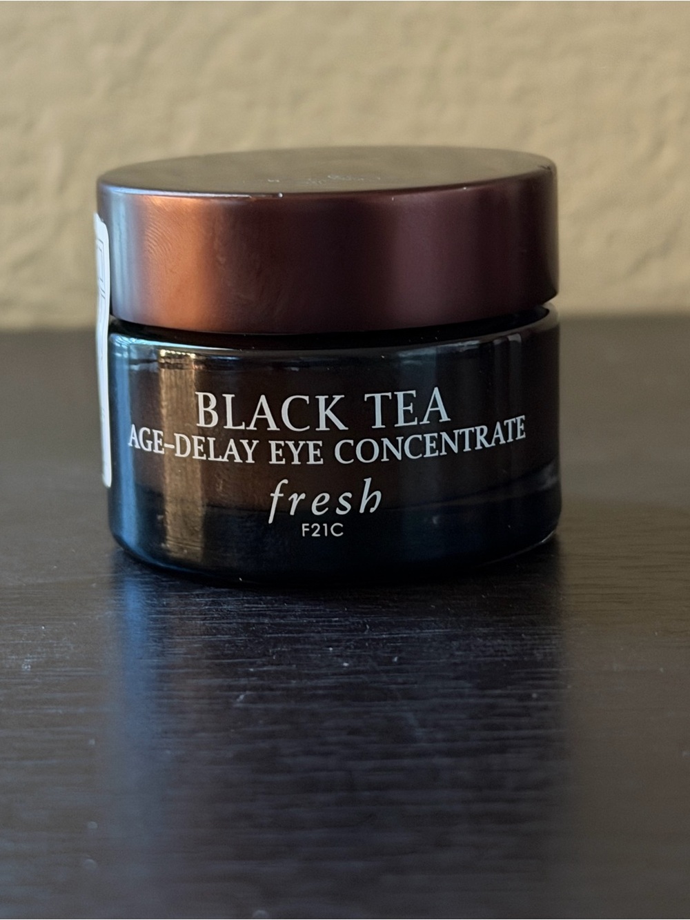 Fresh black tea anti-delay eye concentrate cream